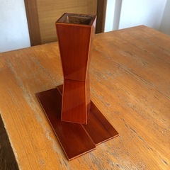 飛騨春慶塗の花入れ