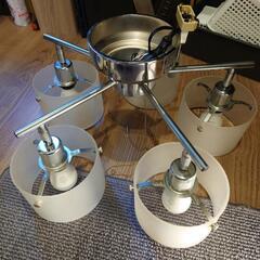 ニトリ　５灯LEDライト
