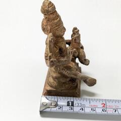 多腕のヒンドゥー神の彫像、約10cmの高さの画像