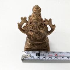 多腕のヒンドゥー神の彫像、約10cmの高さの画像