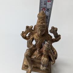 多腕のヒンドゥー神の彫像、約10cmの高さの画像