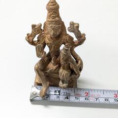 多腕のヒンドゥー神の彫像、約10cmの高さの画像