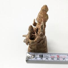 多腕のヒンドゥー神の彫像、約10cmの高さの画像