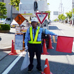 工事現場の交通誘導警備 / 週1日からOK / 高採用率 / 【昇給あり】の画像