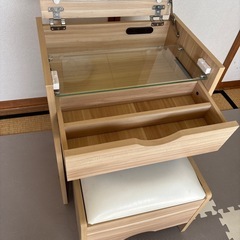 決まりました　
ドレッサーの画像