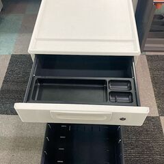 中古　美品　プラス　平机　平デスク　 OAデスク　 ワークデスク　オフィスデスク　パソコンデスク　事務机　インサイドワゴン　サイドワゴン　サイドキャビネット　3段キャビネット　ホワイト　セット品　1200×700×H700　愛知　一宮市　江南市　稲沢市　名古屋　岐阜　各務ヶ原　岐南町　羽島　三重　グッドプライス一宮の画像