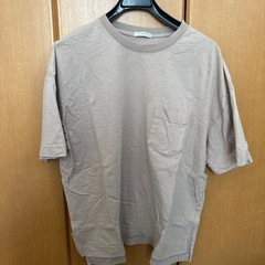 ベージュTシャツ