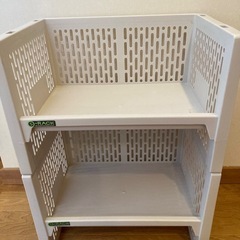 プラスチック本棚　分けられます　お話中