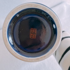 孔雀デザインの陶器花瓶 の画像