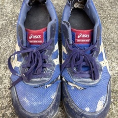 安全靴　アシックス　asics 表面の生地のみ破けあり