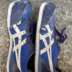 安全靴　アシックス　asics 表面の生地のみ破けありの画像
