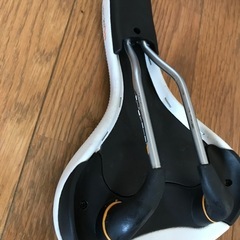 ロードバイク用サドル マクセラ　Zippy+gel サドル ブルー/ホワイの画像