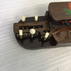 ‼️大特価‼️大正琴 木製 6弦 花の装飾の画像