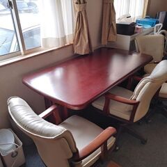 ダイニングテーブルセットをお譲りします。