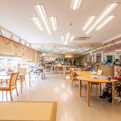 うさぎセラピー！一味違った施設！1日実働7.25時間！介護職の画像