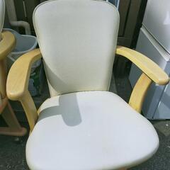 キャスター付きダイニングチェア２つセットの画像