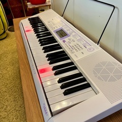 《売約済》【倉庫保管中】カシオ CASIO 電子キーボード 61鍵 光ナビゲーション LK-122 検）キーボード 電子ピアノ ピアノの画像