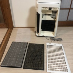 シャープSHARP★KC-E70-W★[高濃度プラズマクラスター7000 加湿空気清浄機&新品使い捨てプレフィルター FZ-PF80K1付の画像
