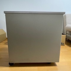 2段ワゴンキャスター付き鍵付き (ロックオン) 大阪上本町の 2段ワゴンキャスター付き鍵付き (ロックオン) 大阪上本町の