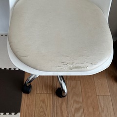 オフィスチェア　白の画像
