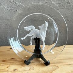 ［ガラス製］プレート 皿 馬 食器 飾りガラス皿 カービングの画像