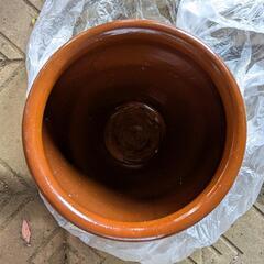 梅干しや味噌を作るツボの画像