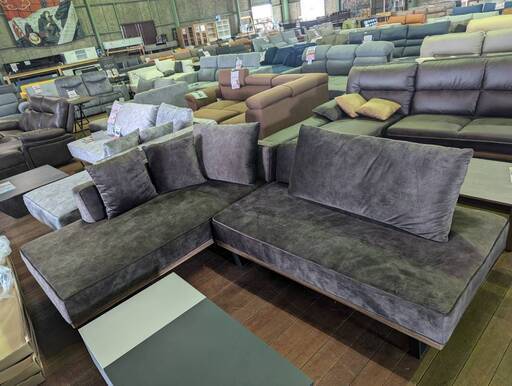 当店人気No.2のカウチソファ～(左右OK)！近所では13万で売られてます！！