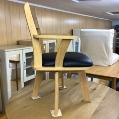 【リサイクルサービス八光】幅５５cm　ナチュラル　回転式　ダイニングチェア　肘付きの画像