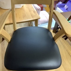【リサイクルサービス八光】幅５５cm　ナチュラル　回転式　ダイニングチェア　肘付きの画像
