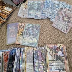 大量のカードゲームの画像