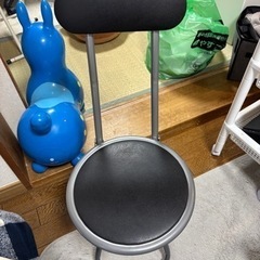パイプ椅子×3 普通の椅子×1