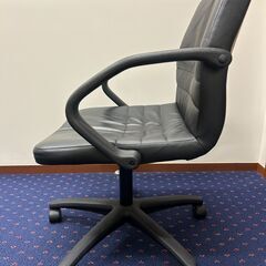 オフィス用レザーチェア　黒の画像