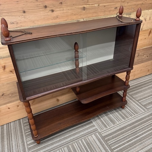 応接　壁掛け飾棚