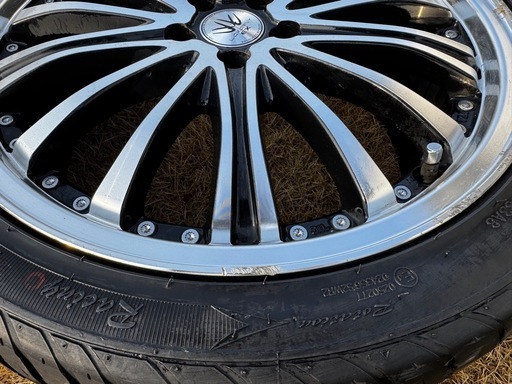 ロクサーニ  225/40zr/18 タイヤホイール付き