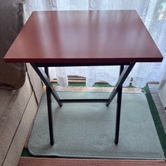 折りたたみテーブルの画像