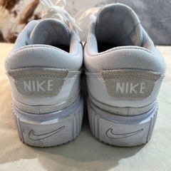 NIKE レディース　スニーカー　白　厚底　23.5センチの画像