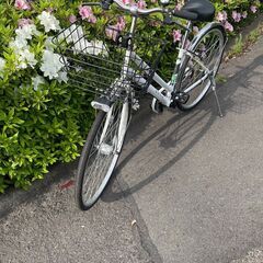リサイクルショップどりーむ天保山店　No193 自転車　シティサイクル　２７インチ　ギア切替付き　鍵付き　LEDオートライト付き　状態綺麗です🎵　乗りやすいフラットハンドルタイプ🎵の画像