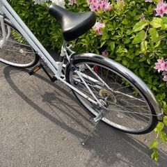 リサイクルショップどりーむ天保山店　No193 自転車　シティサイクル　２７インチ　ギア切替付き　鍵付き　LEDオートライト付き　状態綺麗です🎵　乗りやすいフラットハンドルタイプ🎵の画像