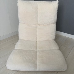 座椅子 白 もふもふの画像