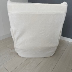 座椅子 白 もふもふの画像