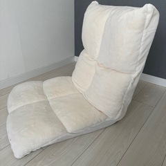 座椅子 白 もふもふの画像