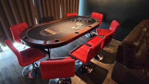 ポーカーテーブル(バリントン) 赤い椅子8脚とポーカーチップ付