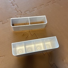 ドアにつけられるマグネット傘立ての画像