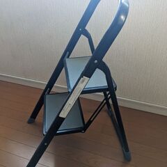 ワンコイン！折り畳み2段ハシゴの画像