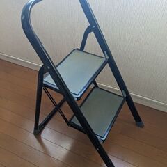 ワンコイン！折り畳み2段ハシゴの画像
