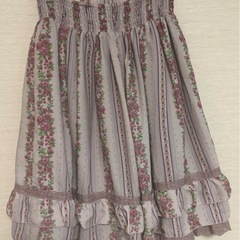 axes femme 花柄スカートの画像