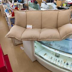 リクライニングソファ ゆったりくつろげる！ベージュ色 シミ汚れあります。 【浜村鹿野温泉ICから3分 買取本舗、 宮本リサイクル 営業時間9～19時 定休日水曜のみ←連絡できませんm(_ _)m】の画像