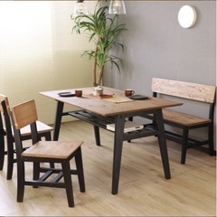 ダイニングテーブルの画像