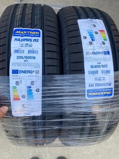 ヴォクシー  70 ステップワゴン　ノア等　16インチ　新品　
タイヤ　２本　205/60R16 MAXIMUS M2