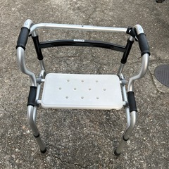 歩行器 高齢者用 軽量 大人用 室内 介護 立ち上がり補助 キャスター シートボード付き 交互 固定 2way コンパクト ステンレス 高さ調節 折り畳み ほこうき 折り畳み歩行器 脚部取替可 組立不要 取扱の画像